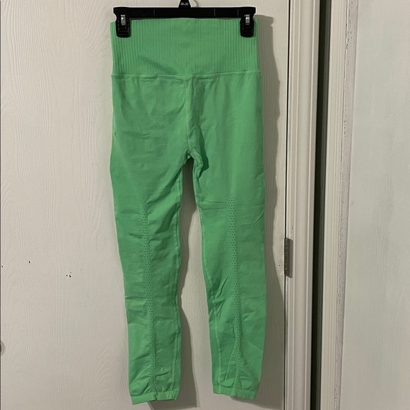 Free People Movement Good Karma Lime Green Leggings Size Medium/Large - Picture 5 of 10